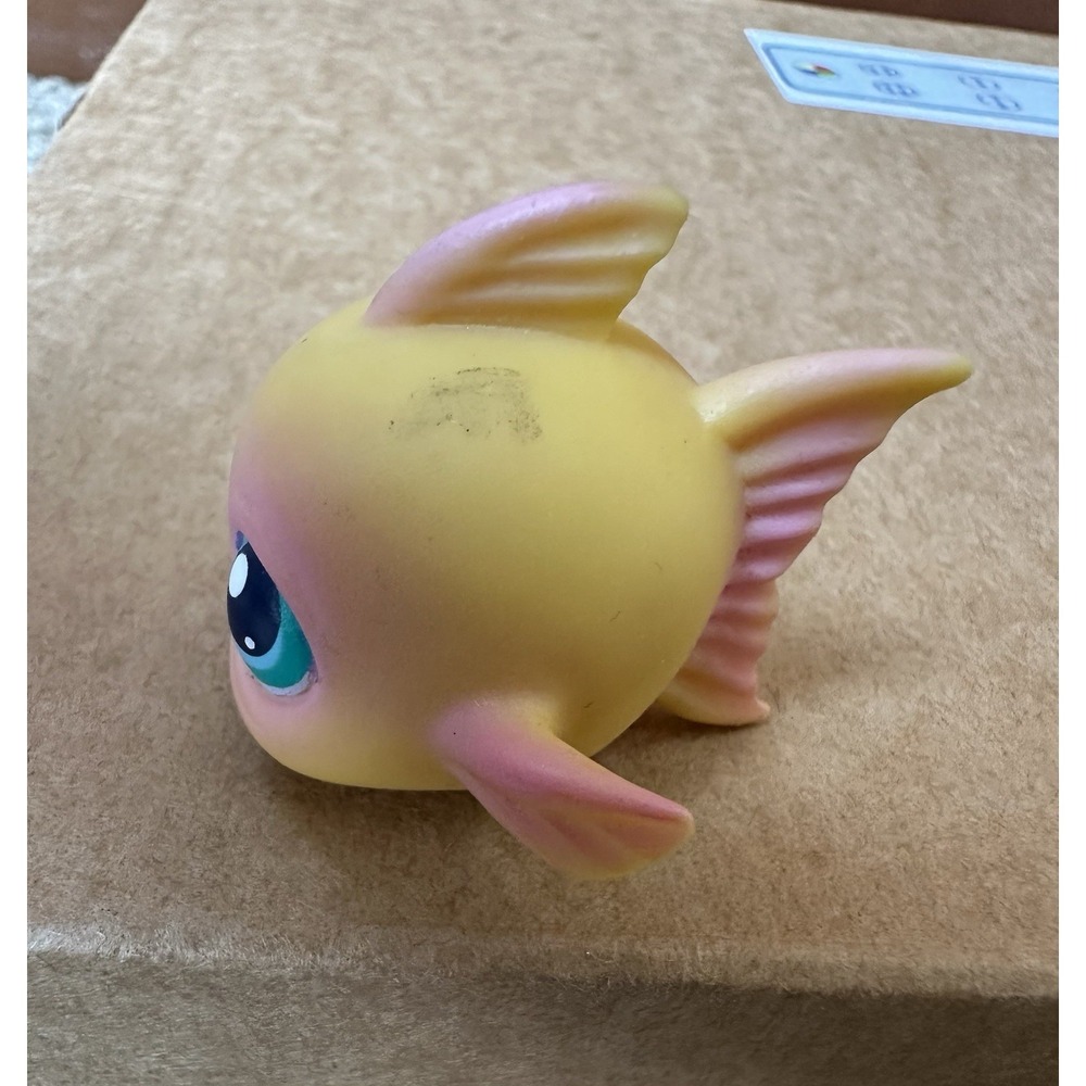 Littlest Pet Shop Fish Yellow And Pink With Blue Green Eyes - Picture 4 of 16